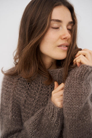 SUNIL HÅNDSTRIKKET SWEATER