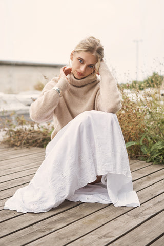 HANNE RULLEKRAVESWEATER