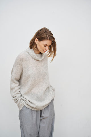 HANNE RULLEKRAVESWEATER