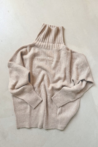 HANNE RULLEKRAVESWEATER