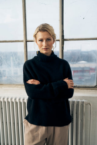 HANNE RULLEKRAVESWEATER